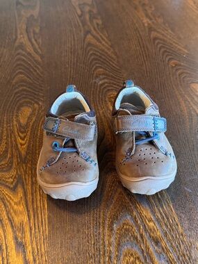 Clarks Brown Leather Kids Hook-and-Loop Sneakers with Blue Stitching